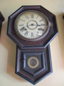 掛時計や置時計は骨董買取の福岡玄燈舎が買取致します