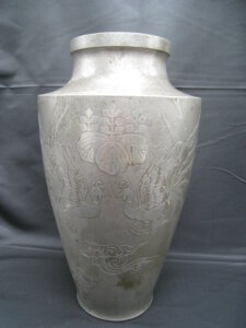 錫の花瓶