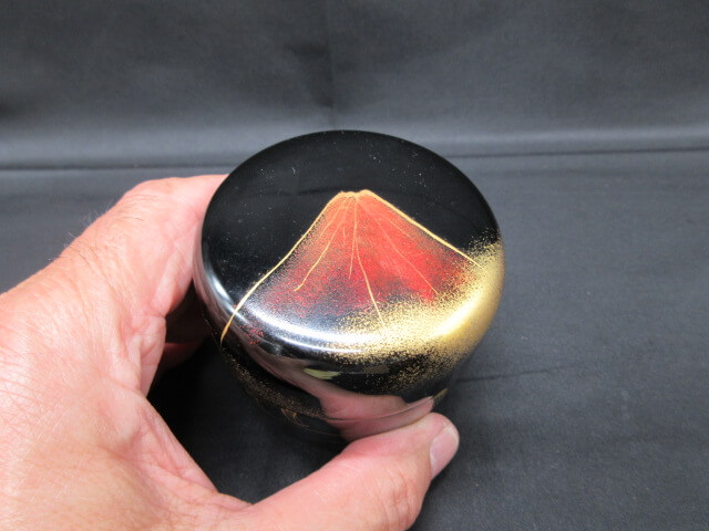 赤富士の意蒔絵が繊細です//茶道具の買取