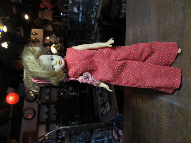 1960年代の未だあどけなさが残るアンティーク人形です/骨董品の買取は福岡玄燈舎へ