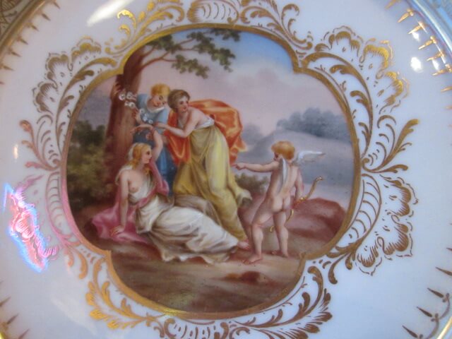 細かい描写が素晴らしい飾り皿ですね/骨董品の買取は福岡玄燈舎