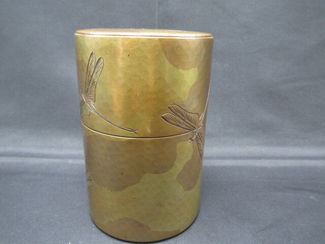 重量感のある茶筒です