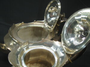 状態の良い銀製ポット買取りました/アンティークの買取は福岡玄燈舎