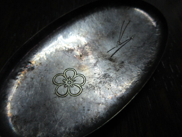 梅文の刻印があります/骨董の買取は福岡玄燈舎