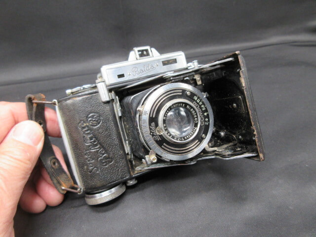 古い蛇腹カメラです/アンティークや骨董の買取は福岡玄燈舎