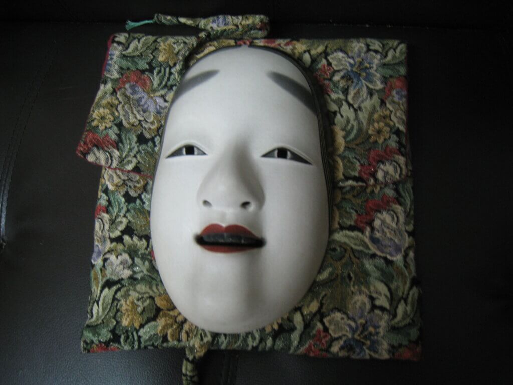 古い能面買取りました/骨董品の買取は福岡玄燈舎