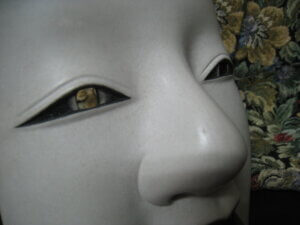 とても滑らかな仕上げの能面です/能面の買取は福岡玄燈舎