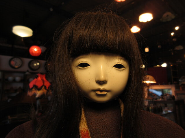 リアルな表情のお人形です/骨董の買取は福岡玄燈舎