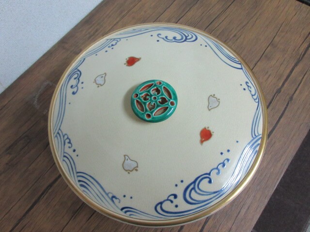 波千鳥でとても上品な絵付けの水指ですね/茶道具の買取は福岡玄燈舎