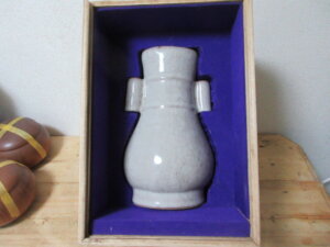 中国の青磁花瓶買取りました/骨董品の買取は福岡玄燈舎