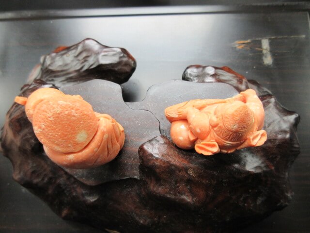 紫檀の台座です/骨董品や珊瑚の買取は福岡玄燈舎