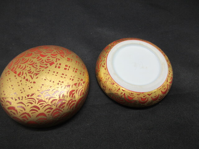 豪華な模様の香合です/骨董の買取は福岡玄燈舎