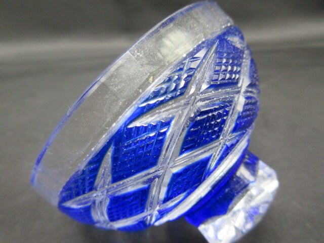 とても細かい切子のガラスカットです/骨董品の買取は福岡玄燈舎