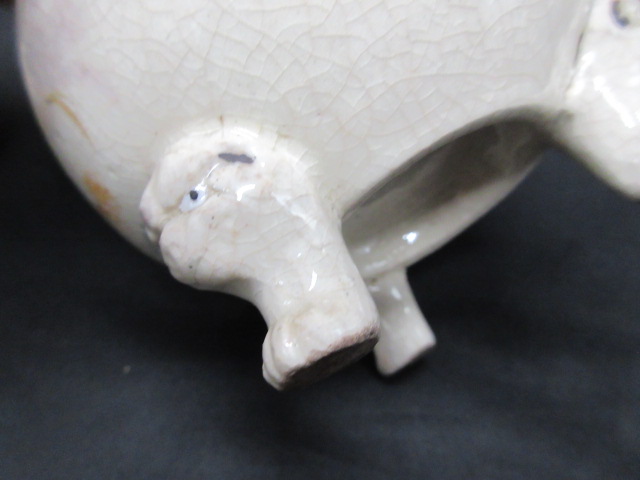 脚には獅子の頭が施されています/香炉の買取は福岡玄燈舎