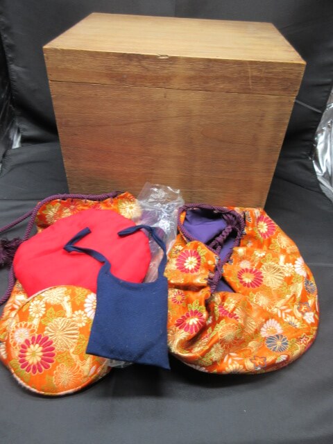 布や付属品もあります/骨董品の買取は福岡玄燈舎