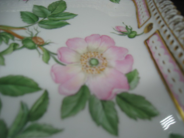 淡い桃色が上品な絵付けですね/骨董品の買取は福岡玄燈舎